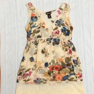 Brand new, floral chiffon lace v-neck tank, sz. XS